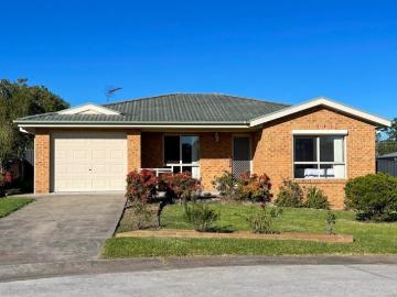Moruya, Eurobodalla County - Garden, Parking