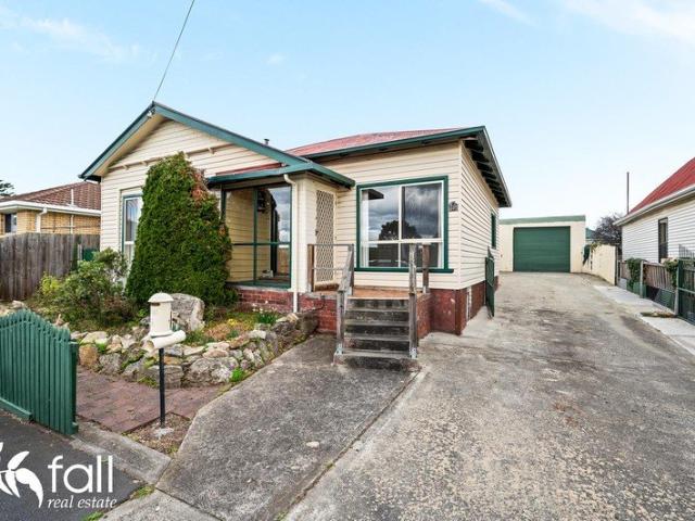 Comfortable Single Level Living weatherboard charm