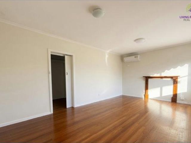 Comfortable Single Storey Living with Outdoor Space