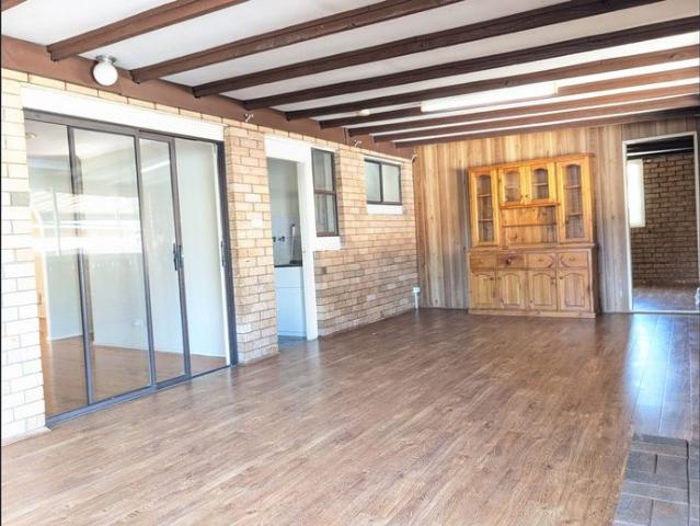 Comfortable spacious lovely home with ducted air conditioning