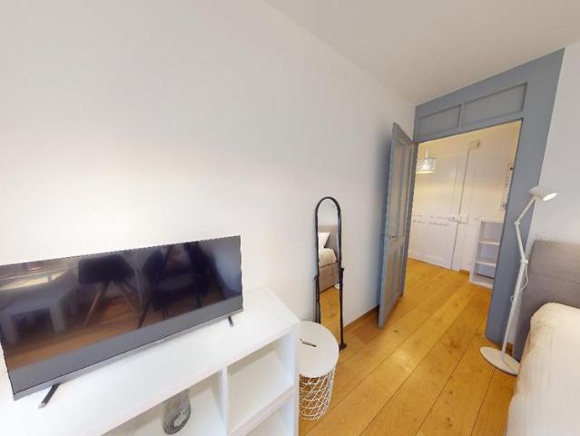 Comfortable Studio in Eaux Vives | Washer, WiFi & Great Transport Links