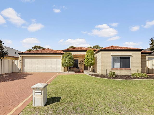 Comfortable & Stylish Living in Prime Lakelands Location