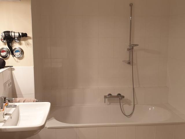 Comfortably living at Westhafen in the Gutleut quarter river promenade directly in front of the front door, Frankfurt Amsterdam Apartments for Rent