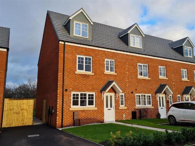 Comfrey Avenue, Sandbach 4 bed mews to rent £1,395 pcm £322 pw