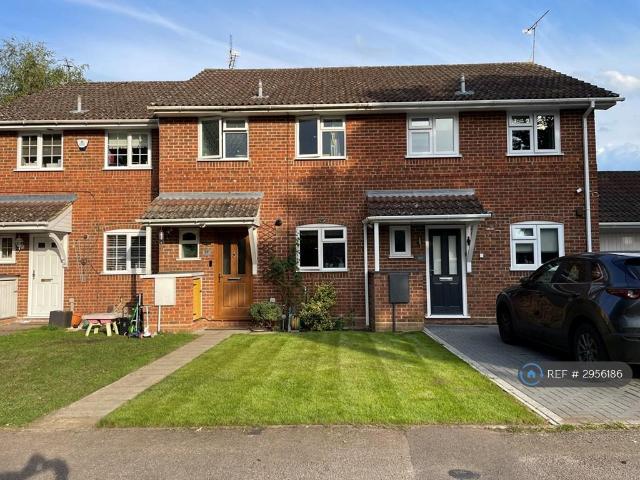 Comfrey Close, Farnborough, GU14 3 bed terraced house to rent £1,850 pcm £427 pw