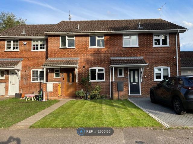 Comfrey Close, Farnborough GU14, 3 bed terraced house to rent, £1,850 pcm | PrimeLocation