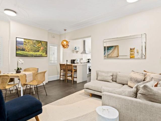 Comfy 2 Bed Apartment with A/C Throughout, Bills and furniture included Short Term Leases Available