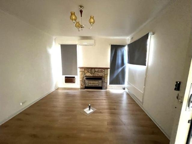Comfy 3 bedrooms with sunroom