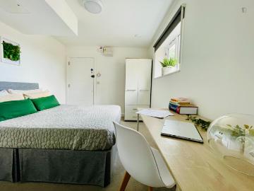 Comfy brand new studio close to Southampton city centre Has an Apartment