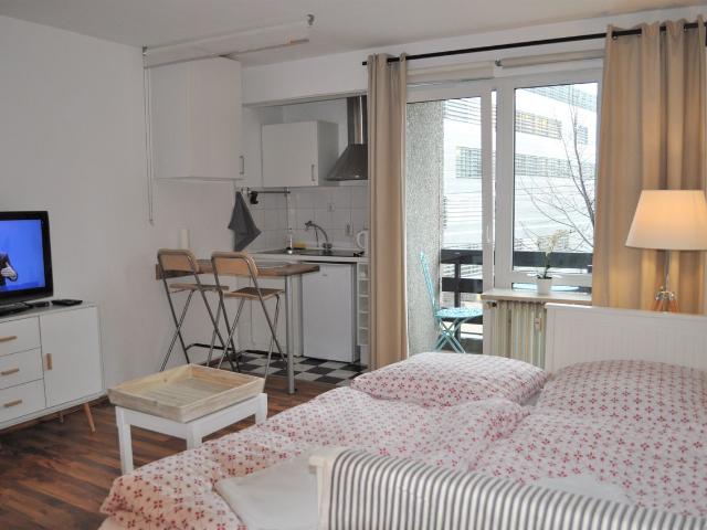 Comfy, central apartment, Dusseldorf Amsterdam Apartments for Rent