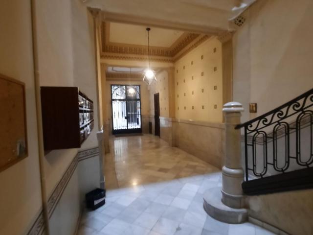 Comfy double bedroom for students in Barcelona close to Gracia metro station