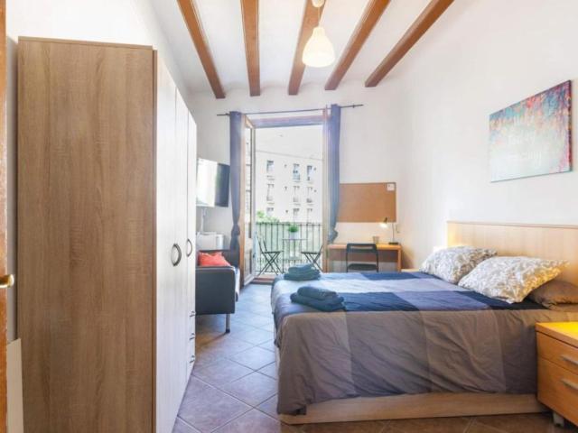 Comfy double bedroom in the Gothic Quarter