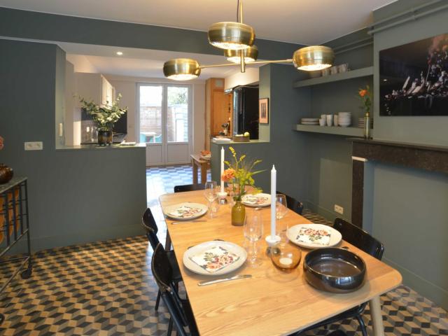 Comfy double bedroom near Josephine Charlotte metro