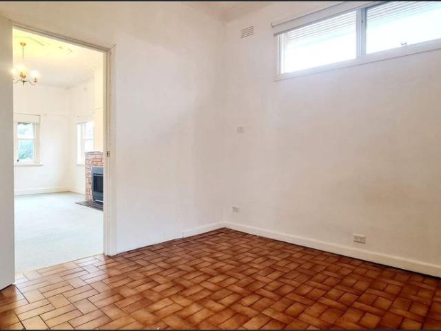 Comfy Family Home In McKinnon School Zone