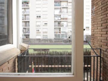 Comfy single bedroom in a 5 bedroom flat, near the Sants train station