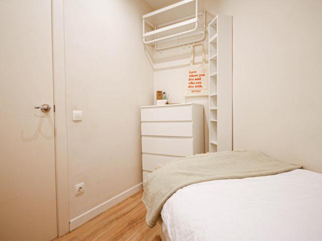 Comfy single bedroom near the Hospital Clínic metro