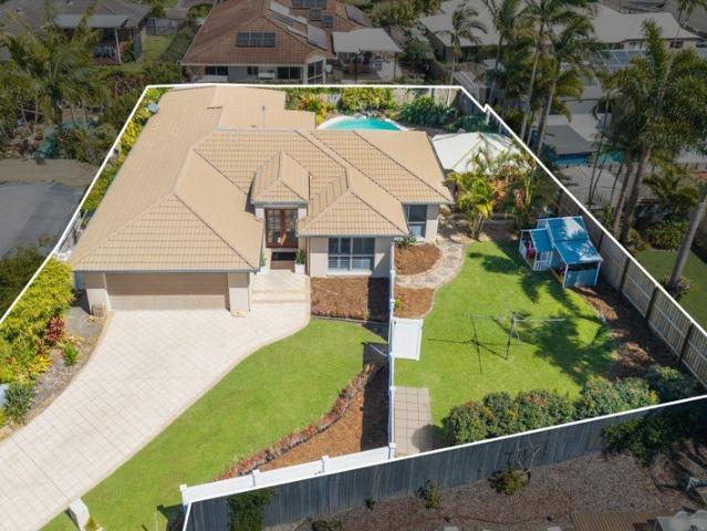 Family home, huge land, pool and room for a shed