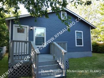MOVE IN SPECIAL 2 Bedroom Duplex Available Near DOWNTOWN!