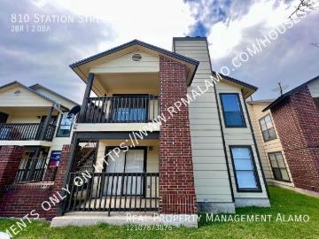 MOVE IN SPECIAL* UPSTAIRS 2BR Apartment with Cozy Fireplace & Reserved Parking!