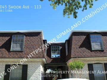 MOVE IN SPECIAL* Upstairs Condo with Premium Amenities & Hardwood Floors!