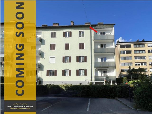 COMING SOON! Anleger aufgepasst Günstige renovierungsbedürftige 2 Zimmer Wohnung mit Fernblick Balkon & Aufzug Nähe Schulzentrum in Vöcklabruck