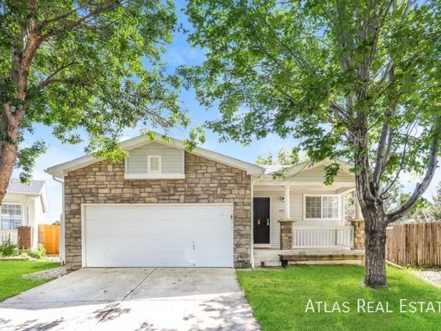 4 WEEKS FREE RENT! PLUS FREE iPad or 55” TV IF MOVED IN BY 6/30! Charming 3bd/2ba Single Level Home with Spacious Yard