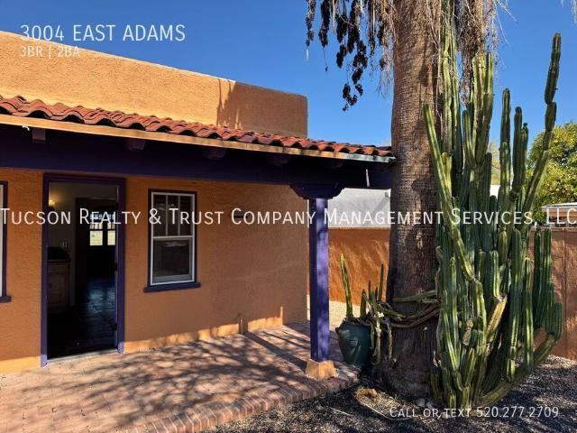 Charming Mid Town 3 Bedroom 2 Bath Main House!