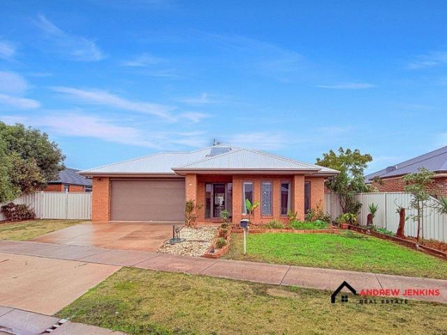 Family Living Just Steps from the Murray River