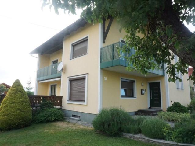 Coming soon: gepflegtes Zweifamilienwohnhaus mit Unterkellerung und Garage