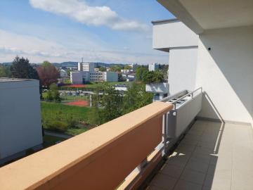 Geräumige 3 Zimmer Wohnung mit Tiefgarenstellplatz in zentraler Wohnlage