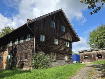 Landwirtschaftliches Grundstück mit Bestandsobjekt derzeit nicht bewohnbar in Pram