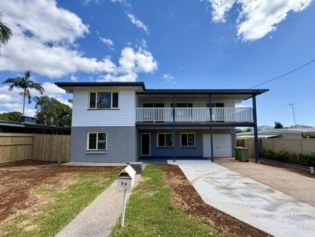 NEWLY RENOVATED DUAL LIVING HOME WITH 5 BEDS + STUDY WALK TO THE WATER & SHOPS!