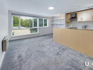 Comiston Drive, Comiston, Edinburgh. 2 bed apartment to rent £1,325 pcm £306 pw