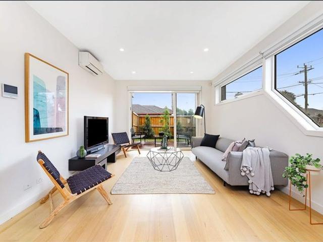 Commanding Contemporary Living in a Prime Yarraville Location