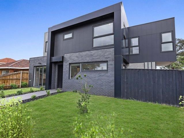 Commanding Contemporary Living in a Prime Yarraville Location