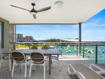 Commanding End Position Waterfront Living in the Prestigious Waterfront Complex