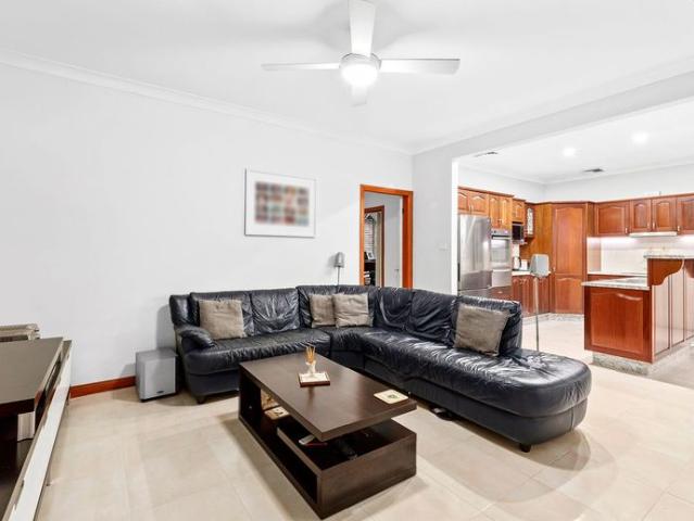 Commanding Residence