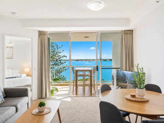 COMMANDING VIEWS FROM RESORT STYLE BROADWATER LIVING