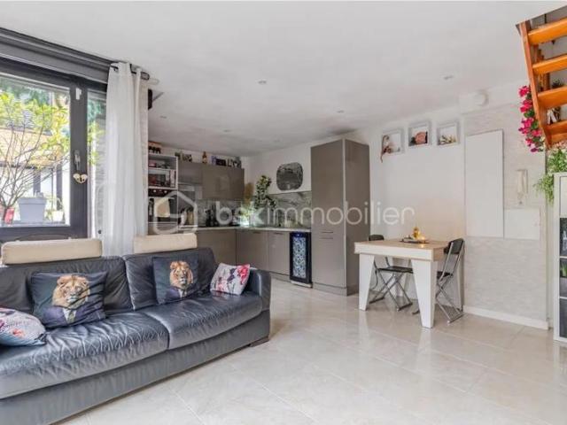 APPARTEMENT AVEC JARDIN & ROOFTOP – AU CALME À ROMAINVILLE