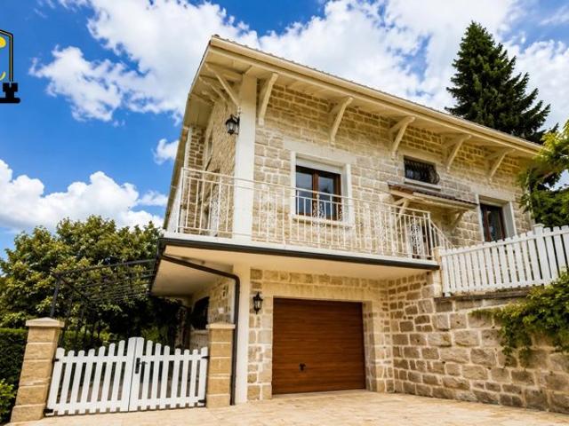 Comme une maison ! Appartement T4 entièrement rénové avec jardin, terrasse, balcon, garage et vue panoramiqu