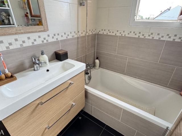 COMME UNE MAISON ! DUPLEX 5 PIÈCES  85 m²  4 CHAMBRES  GA. 85m² Pontault Combault