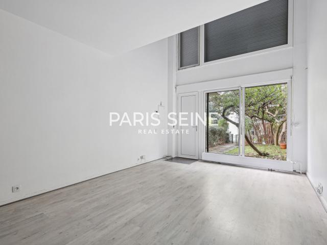 COMME UNE MAISON*RUE MADEMOISELLE*2 PIÈCES EN DUPLEX AVEC JARDIN*SUR COUR ARBORÉE