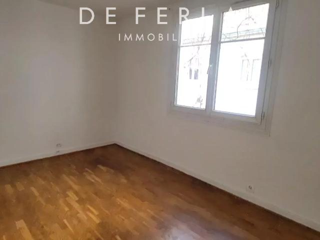 Comme une petite maison à Paris – Duplex avec entrée privative