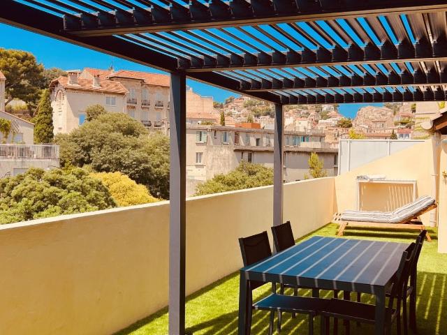 Comme une villa sur le toit T4 Dernier étage 69 m2 de terras. 93m² Marseille 8ème