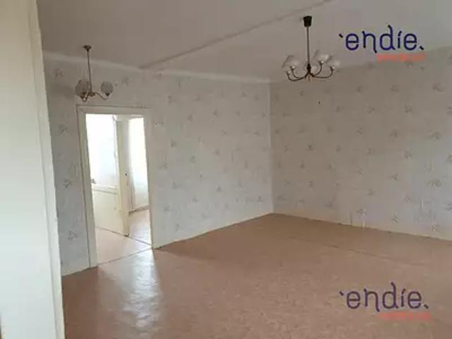Commentry 03600 Achat / Vente appartement 4 pièces t4 au dernier étage parking