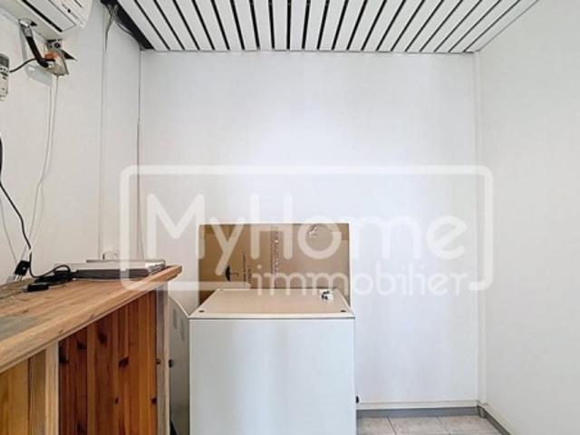 Local commercial lumineux de 103 m2 à Lonay