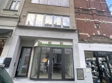 Commerce à louer avec un grand Jardin privatif – toutes activités autorisées sauf HORECA