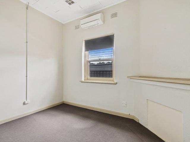 Commercial office with waiting room & kitchenette