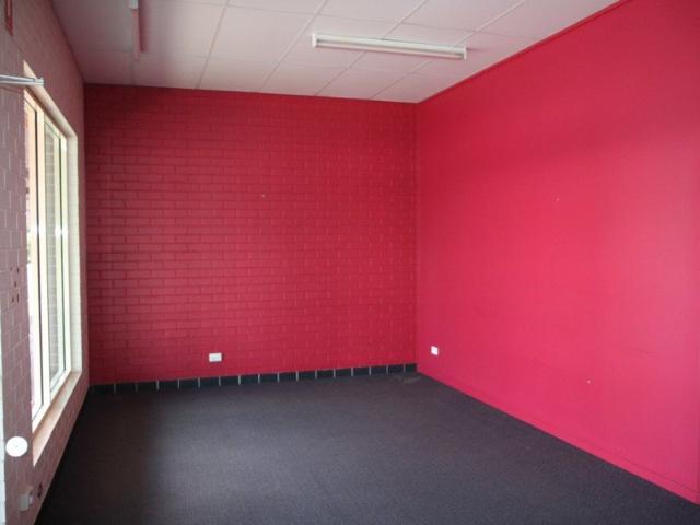 COMMERCIAL BUILDING FOR RENT