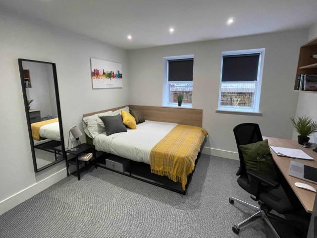 Commercial Point, Nottingham Has an Apartment